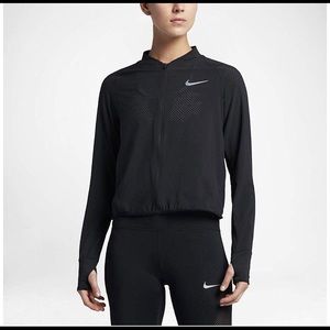 NIKE LIGHTWEIGHT RUNNING JACKET